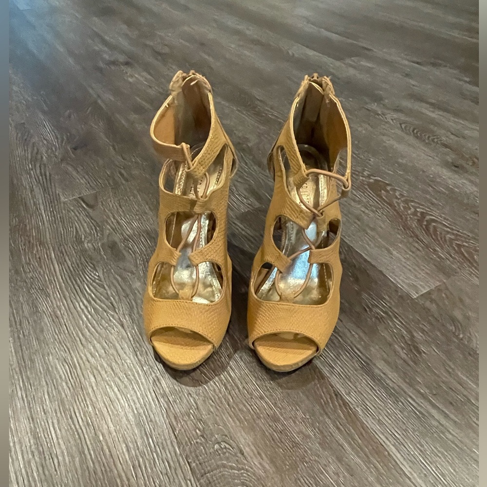 Jennifer Lopez Gladiator Sandle 5M